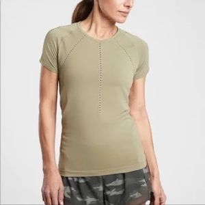 Athleta foothill tee olive green size M